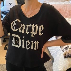 Carpe diem top with rolled sleeves